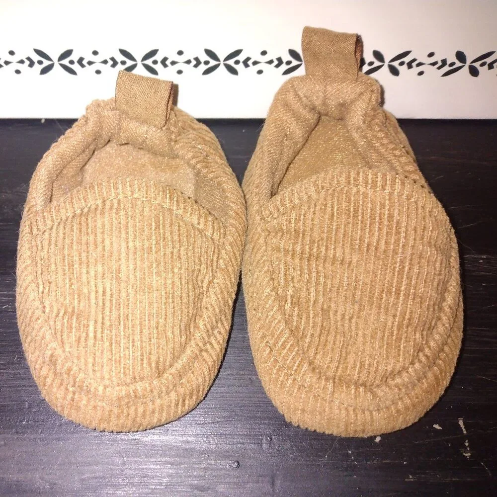 NWOT- Corderoy Moccasin, 3-6M